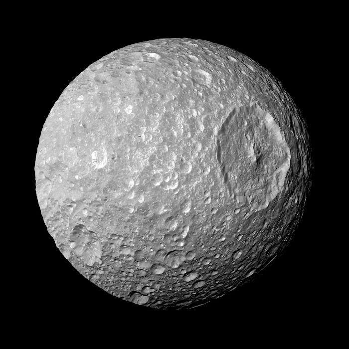 শনির অন্যতম উপগ্রহ মাইমাস (Mimas). Source: Universal History Archive / Universal Images Group via Getty Images